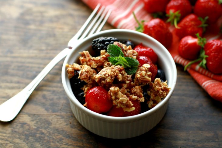 mixed berry crumble and berries