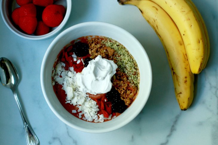 Strawberry Cacao Smoothie Bowl