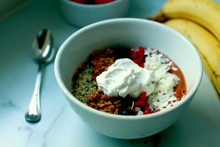 Strawberry Cacao Smoothie Bowl